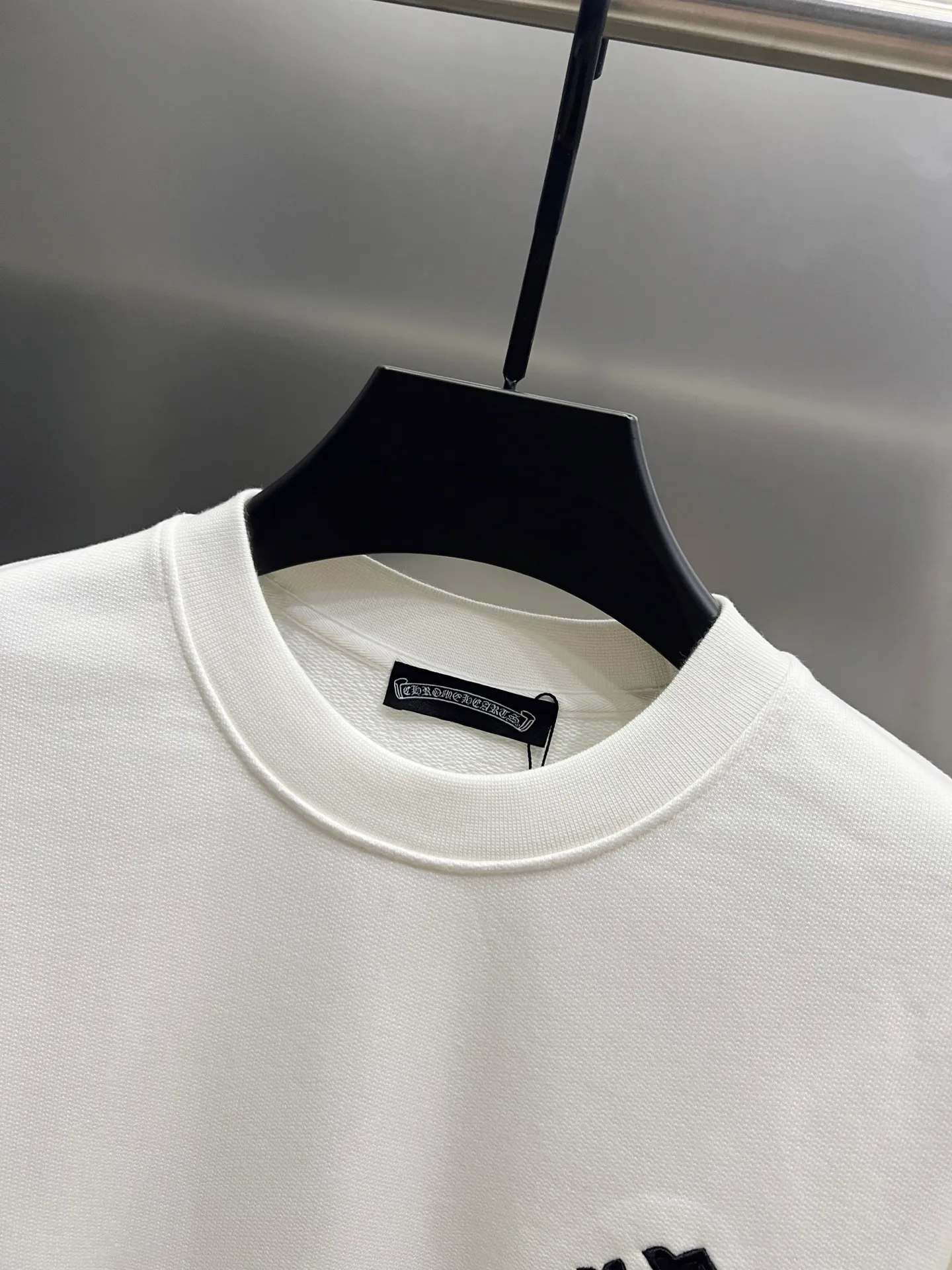🅿️310 CH Cro 2025 Autumn and Winter New Customized 430g Double Yarn Fabric Round Neck Long Sleeve Sweater Chest Cross Pastel Embroidery Technology Classic Sanskrit Letters Embroidery Pastel + Hardware Design Technology High-end Version! The same loose version for men and women S M L XL XXL five sizes color black white
